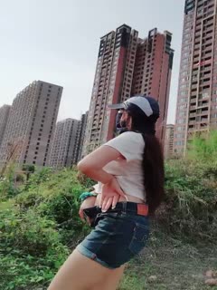 在家憋不住的两个骚逼出来发骚,单元楼下漏出骚奶子诱惑狼友,蹦起了野迪精彩刺激奶子坚挺互相摩擦不要错过 在家憋不住的两个骚逼出来发骚,单元楼下漏出骚奶子诱惑狼友,蹦起了野迪精彩刺激奶子坚挺互相摩擦不要错过