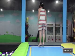 开心果小萌妹像王子文 超市露出淫穴 吃东西跳碰碰床,玩得太开心la! 开心果小萌妹像王子文 超市露出淫穴 吃东西跳碰碰床,玩得太开心la!