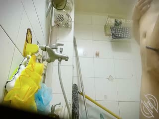 小姨子剛剛離婚昨晚上出去喝多了❤️正好趁這個機會偷偷上了她偷拍洗澡