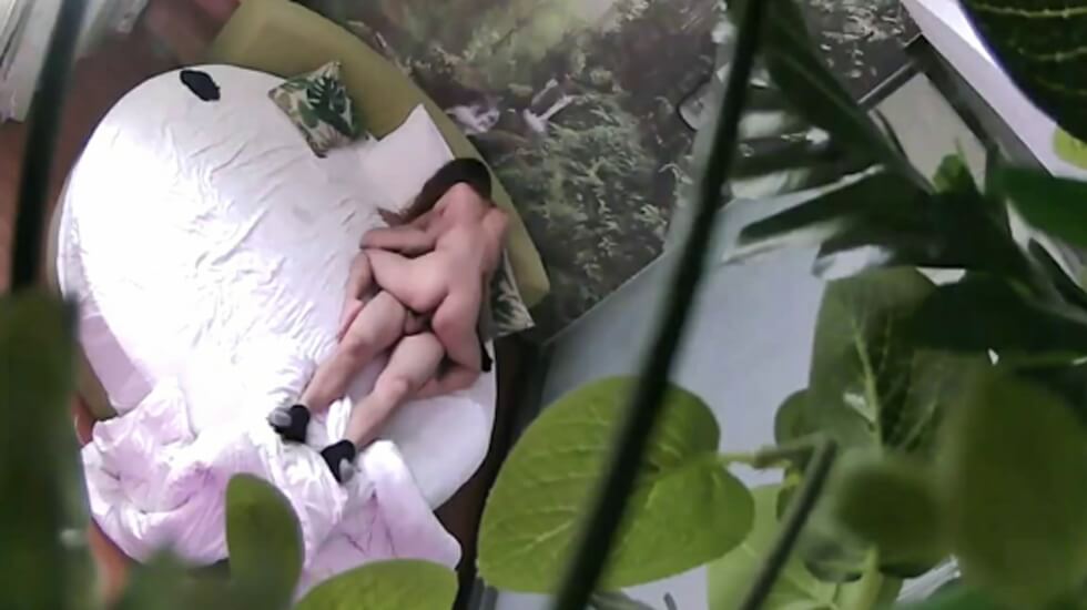 丰满性感的美女酒店不愿意和认识没多久的纹身男啪啪,被男的3次扑倒在床上最后强插进去干完后再操时乖乖配合! 丰满性感的美女酒店不愿意和认识没多久的纹身男啪啪,被男的3次扑倒在床上最后强插进去干完后再操时乖乖配合!