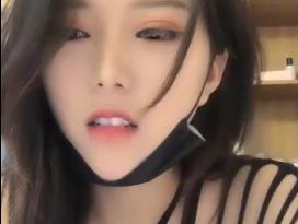 奶奶奶奶哦情趣透視裝衛生間自慰秀.