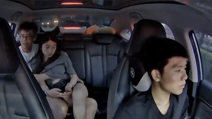 長沙網約車 情侶后座激戰親熱摸奶摳逼 視頻全網瘋傳 老司機愣是一眼沒看